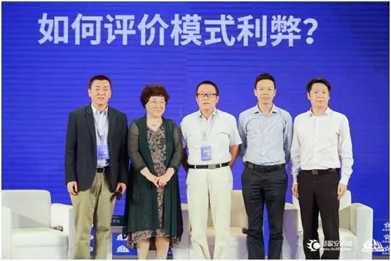 “專注安全、不止于安防，多應用場景下安防企業的發展策略”論壇參與嘉賓合影.webp.jpg